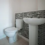 3bed House Sleeps 5 Close To Cook Hospital *