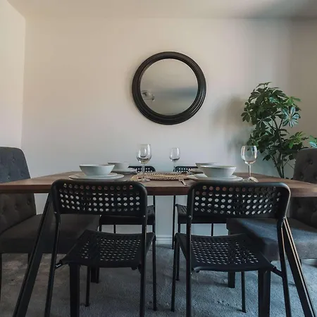 3bed House Sleeps 5 Close To Cook Hospital *